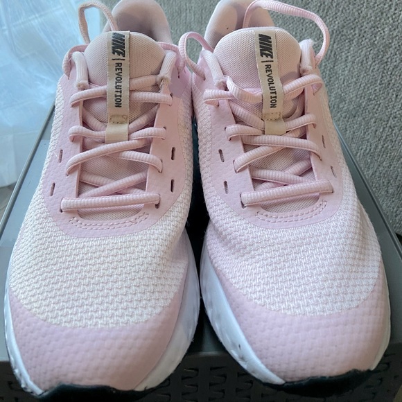Nike Other - Nike Revolution size 5Y